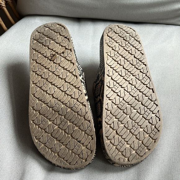 Freedom Moses Slide Sandal - Sand Snake Print - EU 37/38 (US W 7/8) - Picture 6 of 7